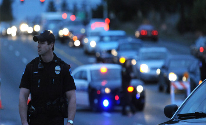 Policías en avenida de Estados Unidos