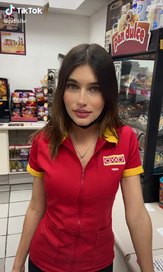 Guapa Cajera Del Oxxo Cautiva A Clientes Y Se Hace Viral 1191