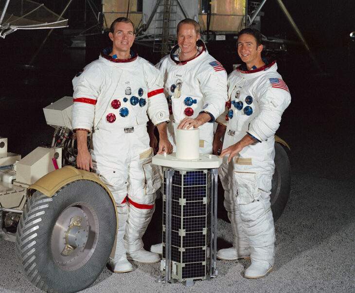 La tripulación del Apollo 15 de izquierda a derecha David Randolph Scott Alfren Worden James B Irwin posando para la posteridad astronautas
